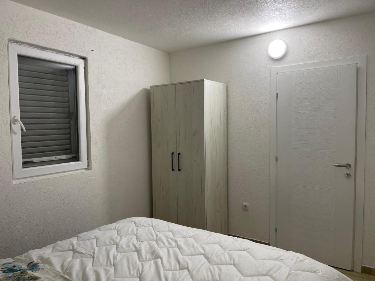 Marojevic, Apartman Bar