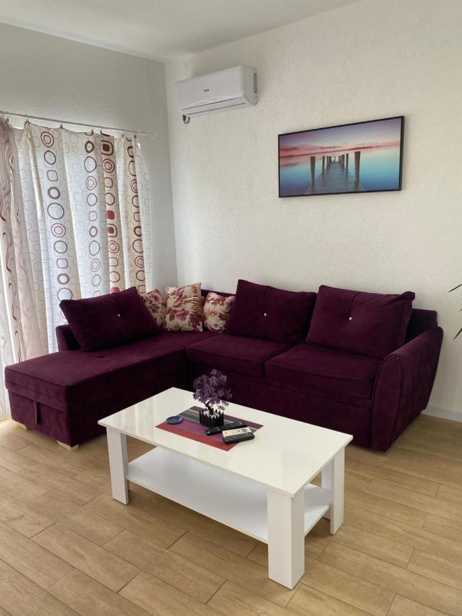 Marojevic, Appartement Bar