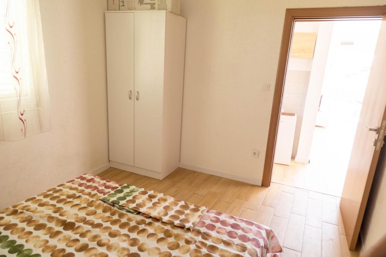 Marojevic, Appartement Bar