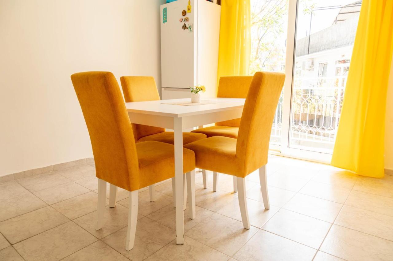 Marojevic, Apartment Bar